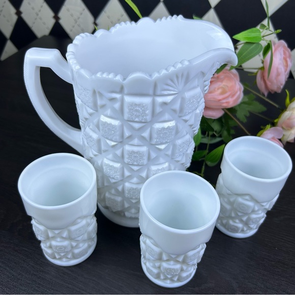 Moon & Stars Milk Glass Pitcher and 3 Tumblers Set L.E. Smith Vintage Luxury - Picture 4 of 7